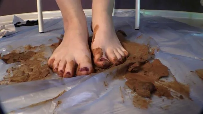 Sexy Girl Mrs. Mia Scat Smearing [FullHD 1080p]  2018 (Princess Mia and toilet slave) Solo, Feet