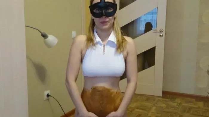 Pooping in pink shorts [FullHD 1080p]  2018 (Actress: Brown wife)