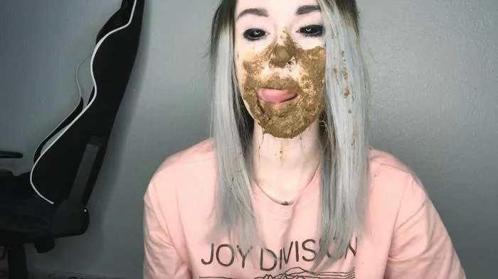 Shitting and smearing on gaming chair XD [FullHD 1080p]  2018 (Actress: DirtyBetty)