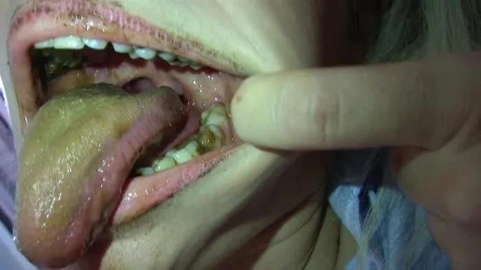 Breakfast of sit and vomit part 2 [FullHD 1080p]  2018 (Mina Scat) Amateur, Puking