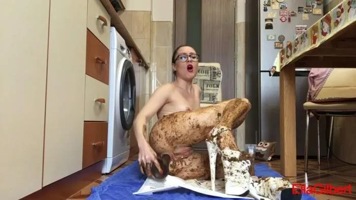Extreme Body Smearing [FullHD 1080p]  2018 (EllaGilbert) Shitting, Amateur