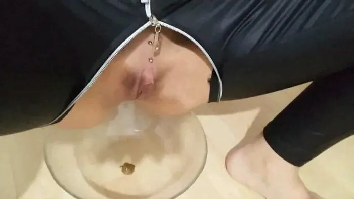 I squat on a bowl and shit in the bowl today I have a little diarrhea [FullHD 1080p]  2018 (KV-TEEN) Latex, Amateur
