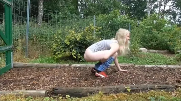 Shit outdoor [FullHD 1080p]  2018 (Actress: Anni-Trinity)