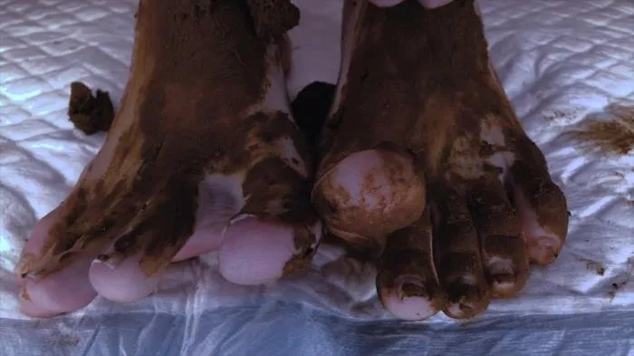 AMAZING Shit on my Sweet Feet [FullHD 1080p]  2018 (DirtyBetty) Pooping