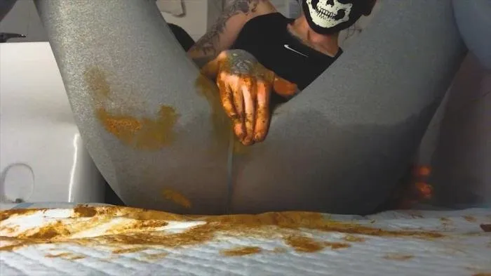 Eat poop from my feet, bitch [FullHD 1080p]  2018 (DirtyBetty) Smearing, Scat