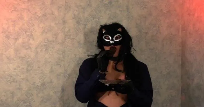 Smears and swallows [FullHD 1080p]  2018 (Actress: Laura)