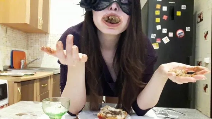 I eat hot dog with shit [FullHD 1080p]  2018 (Actress: ScatLina)