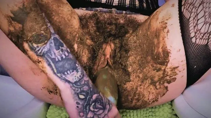 Scat girl versus kinky dragon dick [FullHD 1080p]  2019 (DirtyBetty) Scatting, Shitting