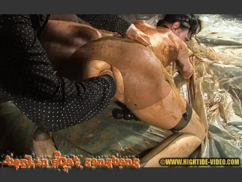 Berlin Scat Gangbang [HD 720p]  2019 (Jacky, 4 males) Scat, Old