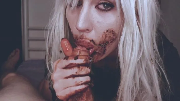 OMG! That is a kind of fetish? [UltraHD 4K]  2019 (DirtyBetty) Blonde, Shitting