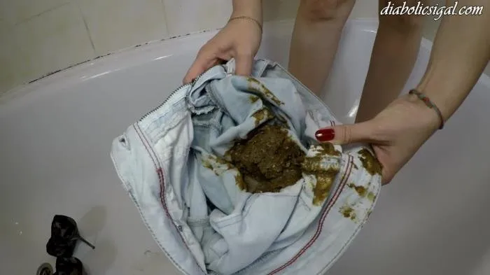 Piss and Shit in Light Jeans [UltraHD 4K]  2019 (Janet) Pooping Jeans, Jeans Scat