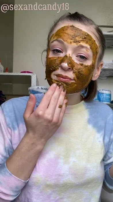 Teen’s first diaper fill + face mask! [UltraHD 2K]  2020 (sexandcandy18) Teen, Amateur