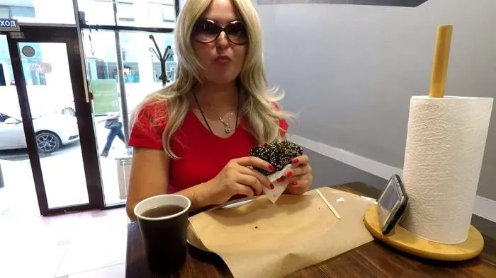 Leggings Pooping In Fast Food Restaurant [FullHD 1080p]  2020 (janet) Farting, Pee