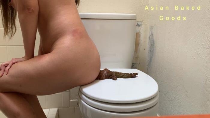 Shit side ways on the toilet seat [FullHD 1080p]  2021 (Actress: Marinayam19)