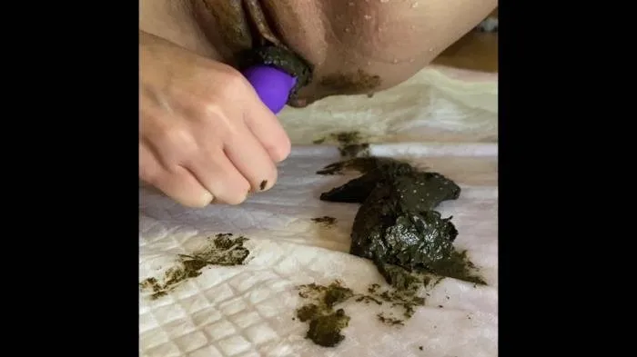 A large portion of shit to smear on the pubis [FullHD 1080p]  2021 (p00girl) Prolapse