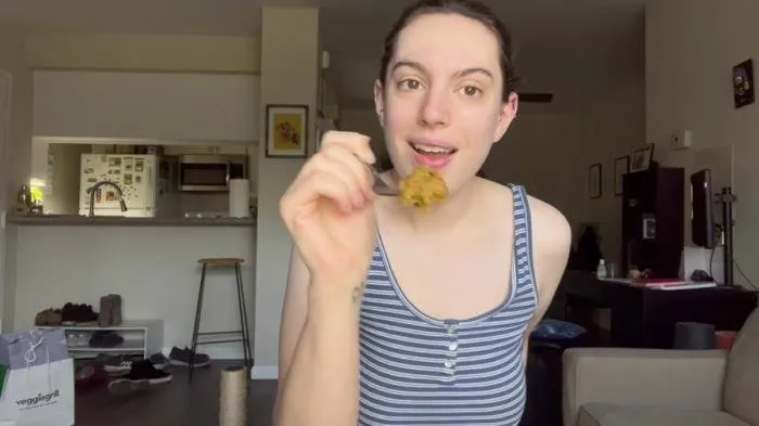 Girlfriend Makes and Feeds You Breakfast [FullHD 1080p]  2022 (Brooklynbb13) Eat, Eat Shit