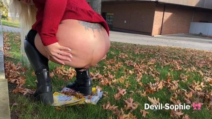 And from the post; P Today my sausage is traveling with Devil Sophie [UltraHD 4K]  2022 (SteffiBlond) Efro, Pee