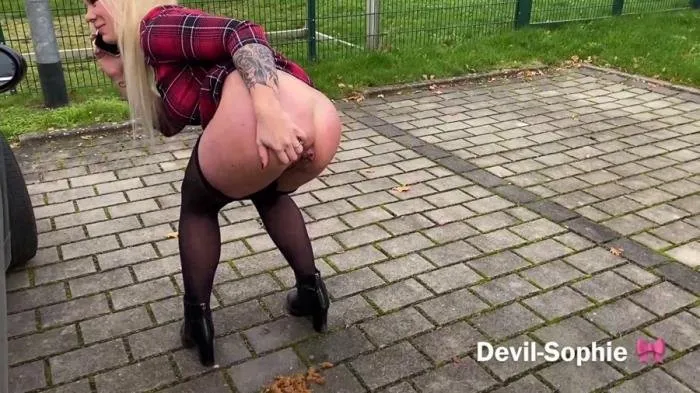 Shitting violently on the phone at the football stadium - whether the groundskeeper has seen [FullHD 1080p]  2022 (Devil Sophie) Solo, Outdoor Scat