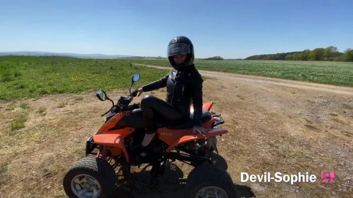 THIS is a brake track - outdoor quad shits escalated [UltraHD 4K]  2022 (Devil Sophie) Outdoor, Scat