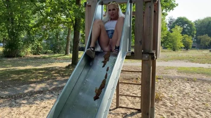 Perverse shit slide - only me dirty slide [UltraHD 4K]  2022 (Devil Sophie) Pee, Poop