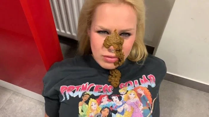 Public in the bank! He shits me in the face [FullHD 1080p]  2022 (Devil Sophie) Milf, Poop