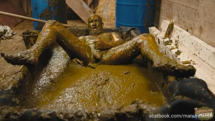 Franky’s Time in the Manure Basin Manure Fetish [HD 720p]  2022 (Franky) Solo, Shitting