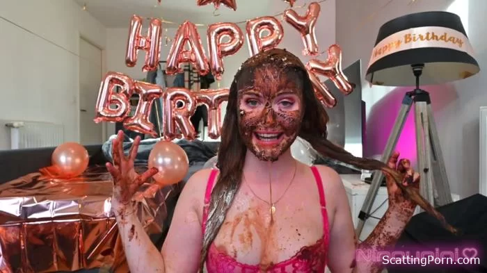 BIRTHDAY CAKE (PUKE): I eat a shitty cupcake! [FullHD 1080p]  2024 (Actress: Ninounini)