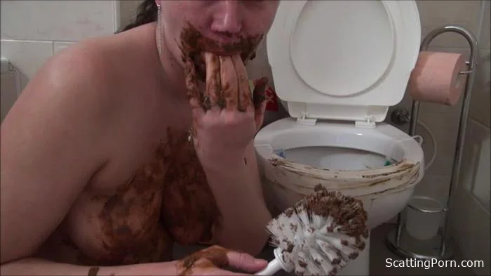 Cleaning the toilet is a shocking video, she’s all dirty in shit [HD 720p]  2024 (Actress: Pooping)