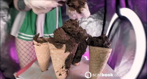 Fan with  unusual  ice cream [FullHD 1080p]  2025 (Actress: SweetBettyParlour)