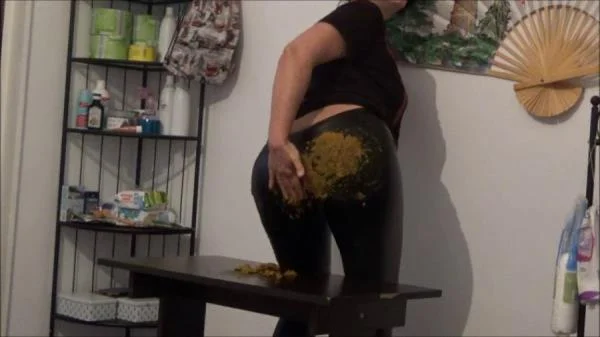 Stiffy Shit On Leather Pants [SD]  2025 (Mistress Roberta) Romanian, Smearing