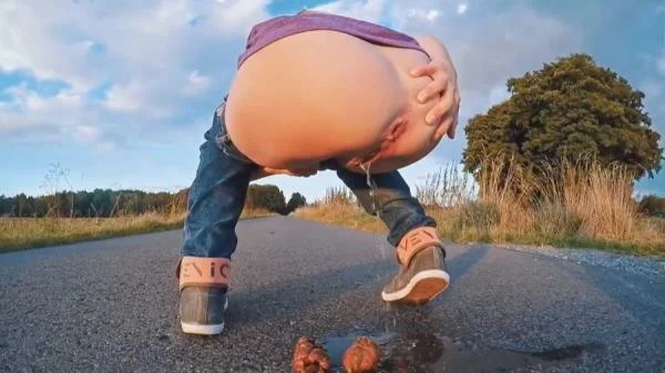 HUUUGE On a Street [HD 720p]  2026 (Germany, Dirty Anal)