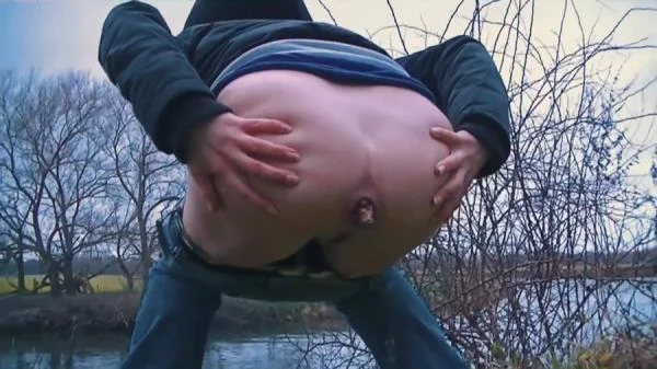 Cold Autumn Day Outdoor Shit [HD 720p]  2026 (Germany, Dirty Anal)
