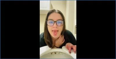 Layla Lee at Her Dirtiest: Shit Eating Meets Panty Pooping