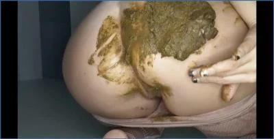 BetweenMyCheeks Fills Her Spandex in a Scat Solo