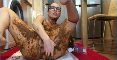 Ella Gilbert's Extreme Body and Face Smearing Scatting Clip