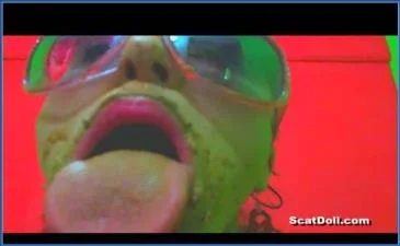 Doll Delivers Premium Scat and Piss in Dutch Scatting Set