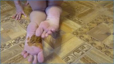 Brown Wife Scatting and Foot Fetish Smearing in FullHD 1080p