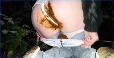 Anna Coprofield: Nighttime Jeans Scatting and Peeing video