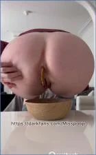 Miss Poop in a Kaviar Fetish blowout during A Sudden Emergency