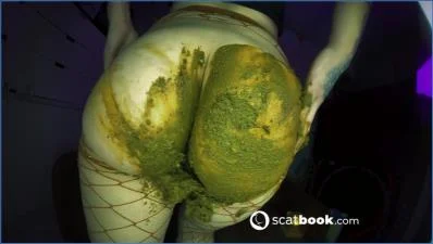 Sweet Betty Parlour Fists and Plays with Scat in Smelly Workout