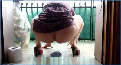 Moana Voglia's Shit And Fart In The Balcony 1