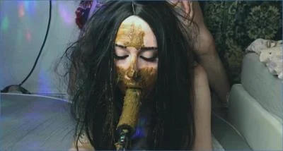 Sweet Betty Parlour's Hardcore Solo Shitting and Smearing Fetish action
