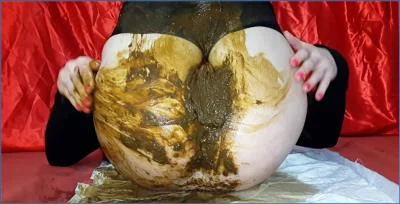 Anna Coprofield in Black Pantyhose Masturbating and Eating Shit