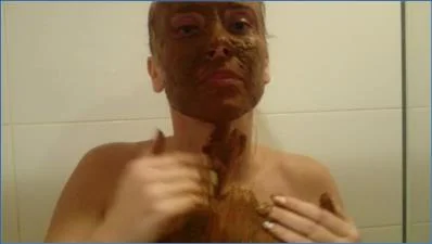 Brown Wife Smears and Bathes in Shit Water