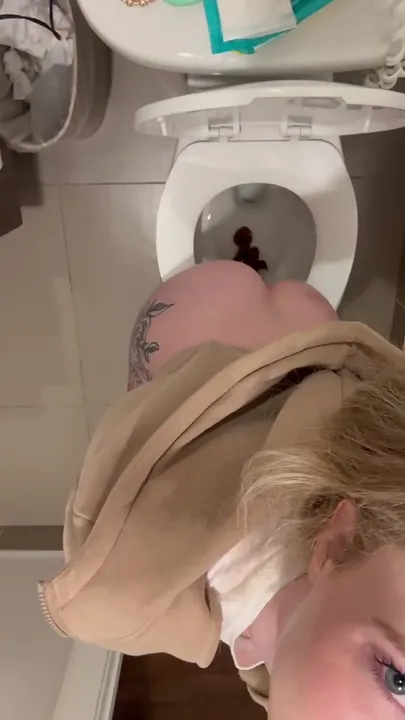 SaraBee serves up a Quick, Impactful BDSM Scat Tease in Thirty Seconds