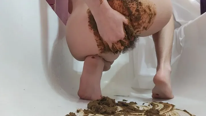 PiPayPipo Turns Bath Time into nasty and Messy Kaviar Play